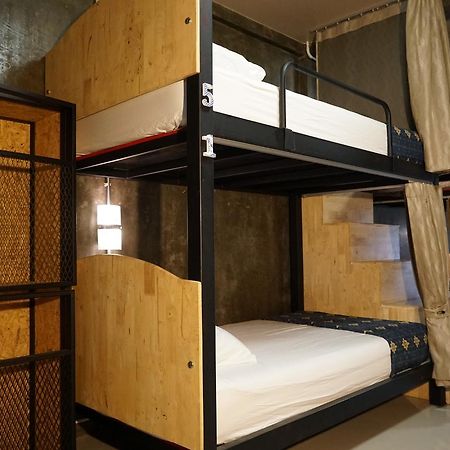 Отель Club76 Bunk Bed. (Adults Only) Чиангмай Экстерьер фото