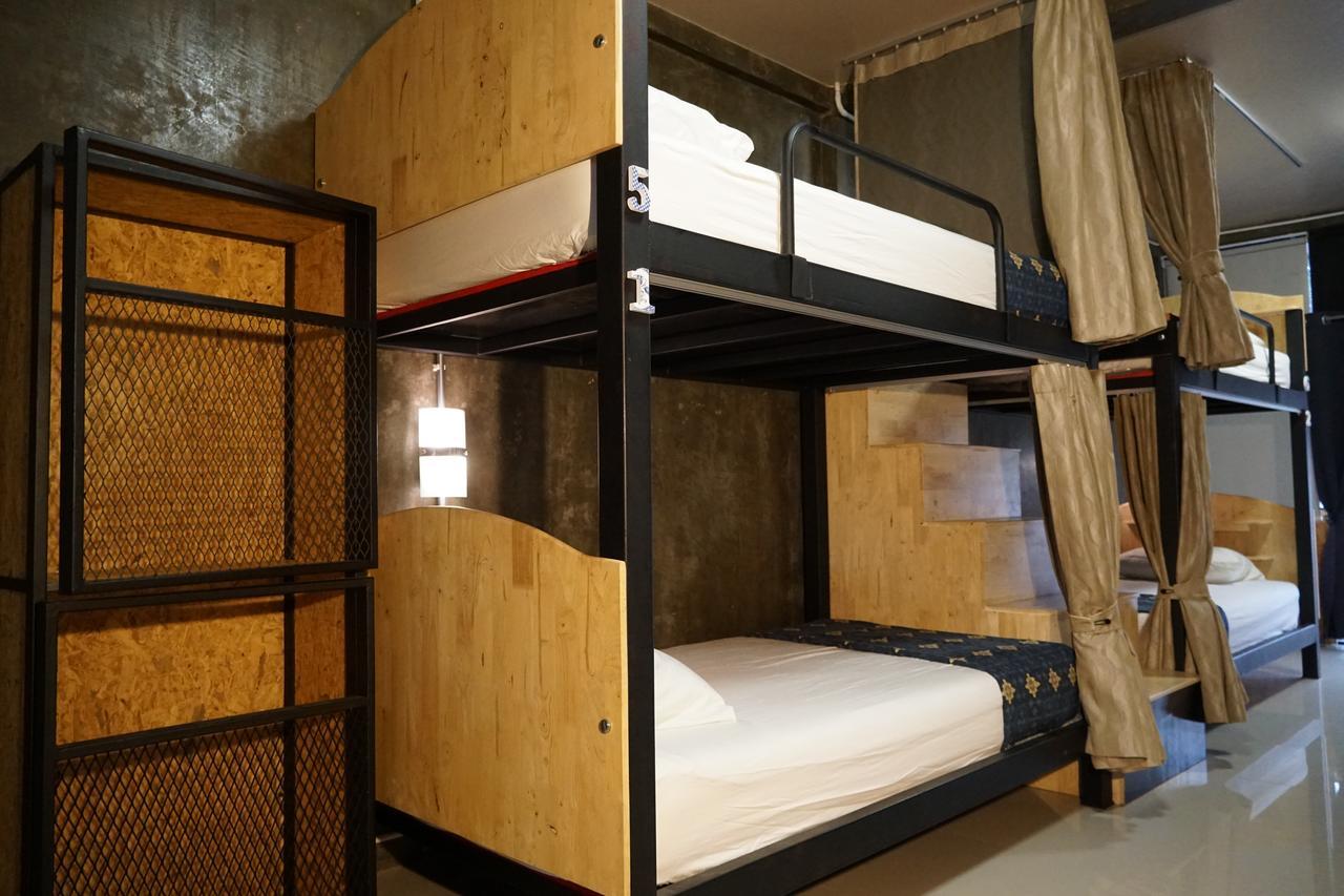 Отель Club76 Bunk Bed. (Adults Only) Чиангмай Экстерьер фото